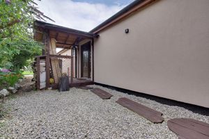 Front External- click for photo gallery